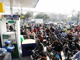 نصیرآباد میں پٹرولیم مصنوعات کی قلت کے بعد ٹرانسپورٹروں نے کرایوں میں من مانا اضافہ کردیا