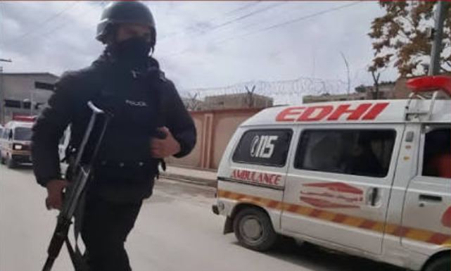  پولیس بکتر بند گاڑی پر آئی ای ڈی حملہ، اے ایس آئی سمیت 2 اہلکار شہید، 2 زخمی