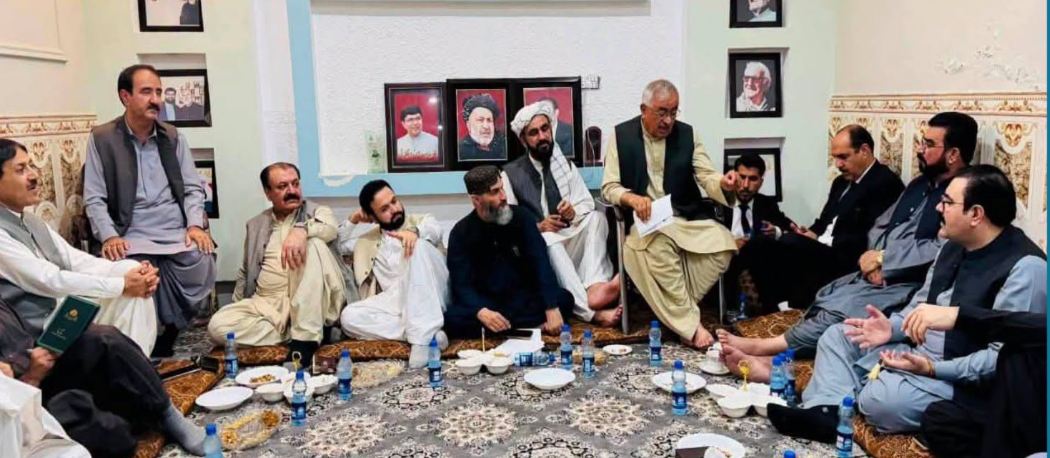 کوئٹہ میں گھنٹوں طویل بند کمرہ مذاکرات کا اختتام: کیا لواحقین کے تمام مطالبات مان لیے گئے؟