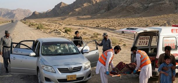 قلات شاہراہ پر خونی ڈرامہ، سڑک پر ناکہ لگائے مسلح افراد کی اندھا دھند فائرنگ، خاتون جان بحق