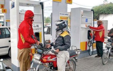 لگاتار مہنگائی کے بعد بالاخر بڑی راحت، پیٹرول اور ڈیزل پر عوام کو کتنا بڑا رلیف ملنے والا ہے؟