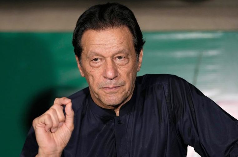 10 ماہ بعد بہن سے ملاقات میں عمران خان کا دل دہلا دینے والا انکشاف