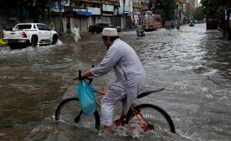 اگلے 2 سے 4 گھنٹوں میں کئی علاقوں میں بارش کا امکان، محکمہ موسمیات کا الرٹ جاری