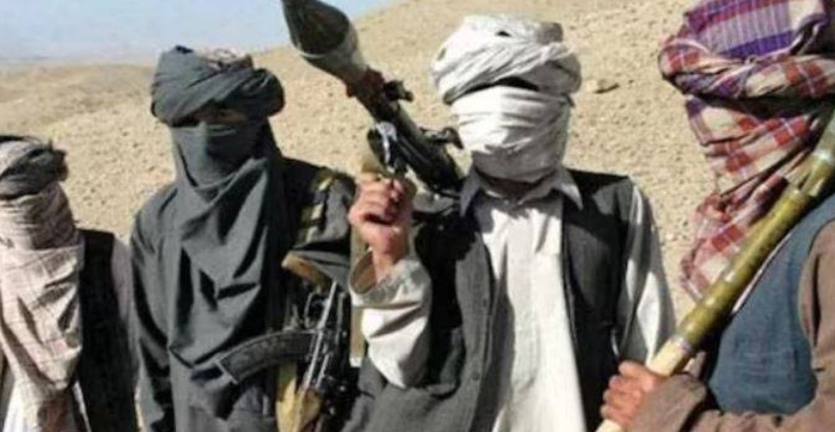 دہشت گردوں کا سیکیورٹی اسکواڈ پر حملہ، فائرنگ کے تبادلے سے علاقے میں شدید خوف و ہراس