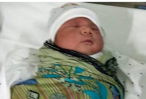 پمز آتشزدگی: 14 پھول جیسے بچوں کی دردناک موت کے بعد معجزانہ طور پر بچ جانے والی ننھی پری کی تصویر وائرل