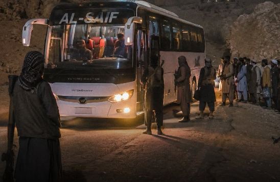 قلات ،بس ڈرائیور اور عملہ گاڑی سمیت اغوا