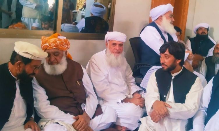مولانا فضل الرحمٰن کی کوئٹہ آمد،کوئٹہ میں اہم سیاسی بیٹھکیں شروع