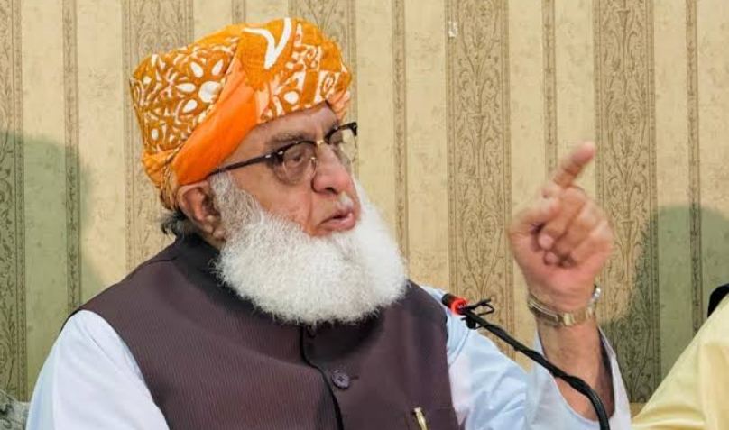 آئین پر سب سے بڑا حملہ؟ فردِ واحد کو دیے گئے غیر معمولی اختیارات پر مولانا فضل الرحمان پھٹ پڑے