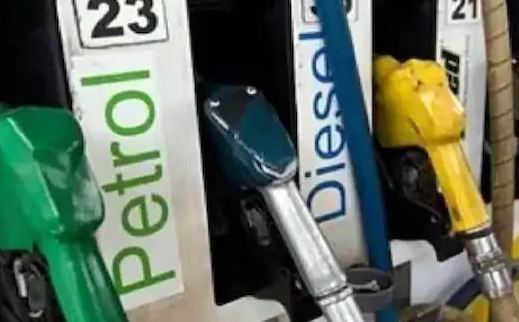 عوام کی جیبوں پر ڈاکہ، 1 لیٹر پیٹرول پر حکومت کتنا ٹیکس کھا رہی ہے؟