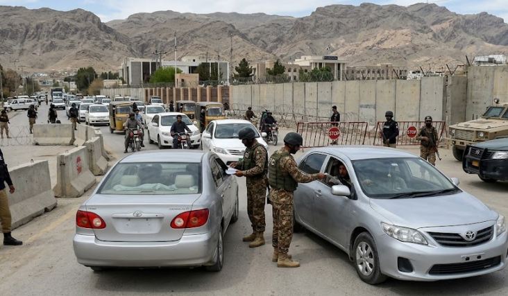 سکیورٹی فورسز کی بھاری نفری سڑکوں پر، کوئٹہ میں ریڈ زون بند