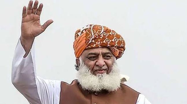 مولانا فضل الرحمان کے سکھر میں دیے گئے بیان نے سیاست میں آگ لگا دی